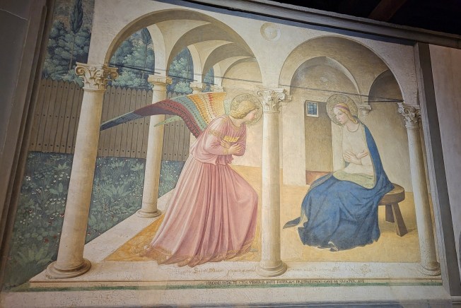 The Annunciation at San Marco is at the entrance to the residents' area of the convent, in the hallway. The monks would see this every day. Gentle colors, simpler composition. No gold.